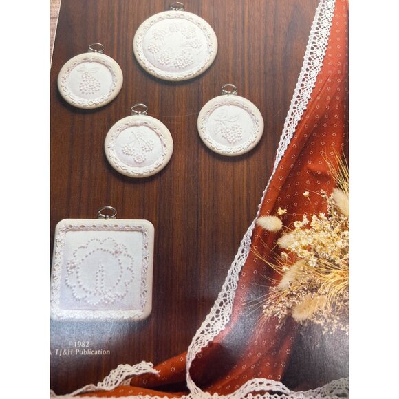 Candlewick Cameo Lacies Vintage Embroidery Hoop Art Pattern Book - Picture 3 of 4